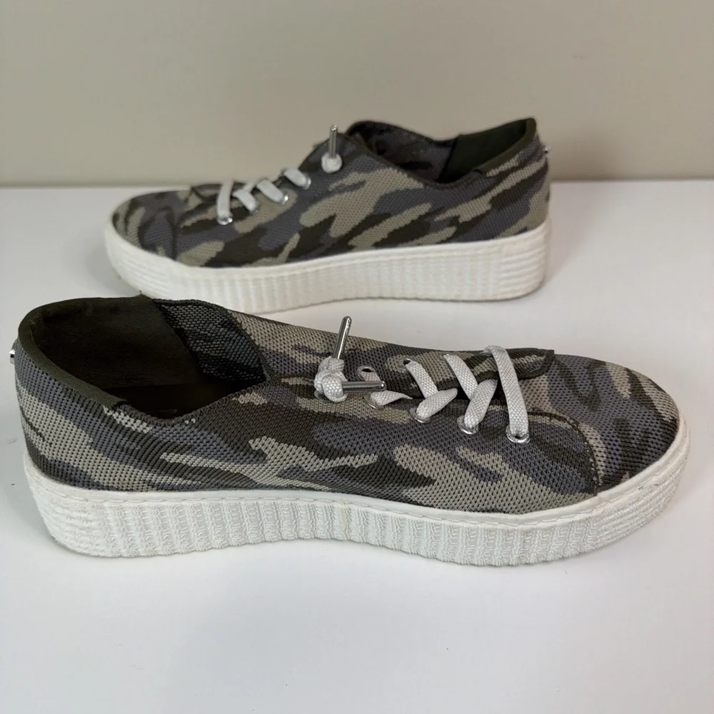 MADDEN NYC Women’s 7.5 Camo Stretch Platform Fashion‎ Shoes Casual Colorful Shoe